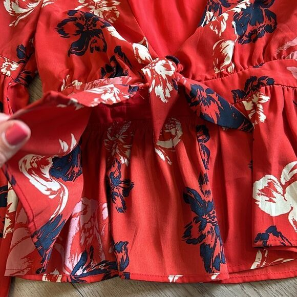 NWOT VICI RED FLORAL TIE TOP WITH FLARE SLEEVES SIZE SMALL - Picture 7 of 9